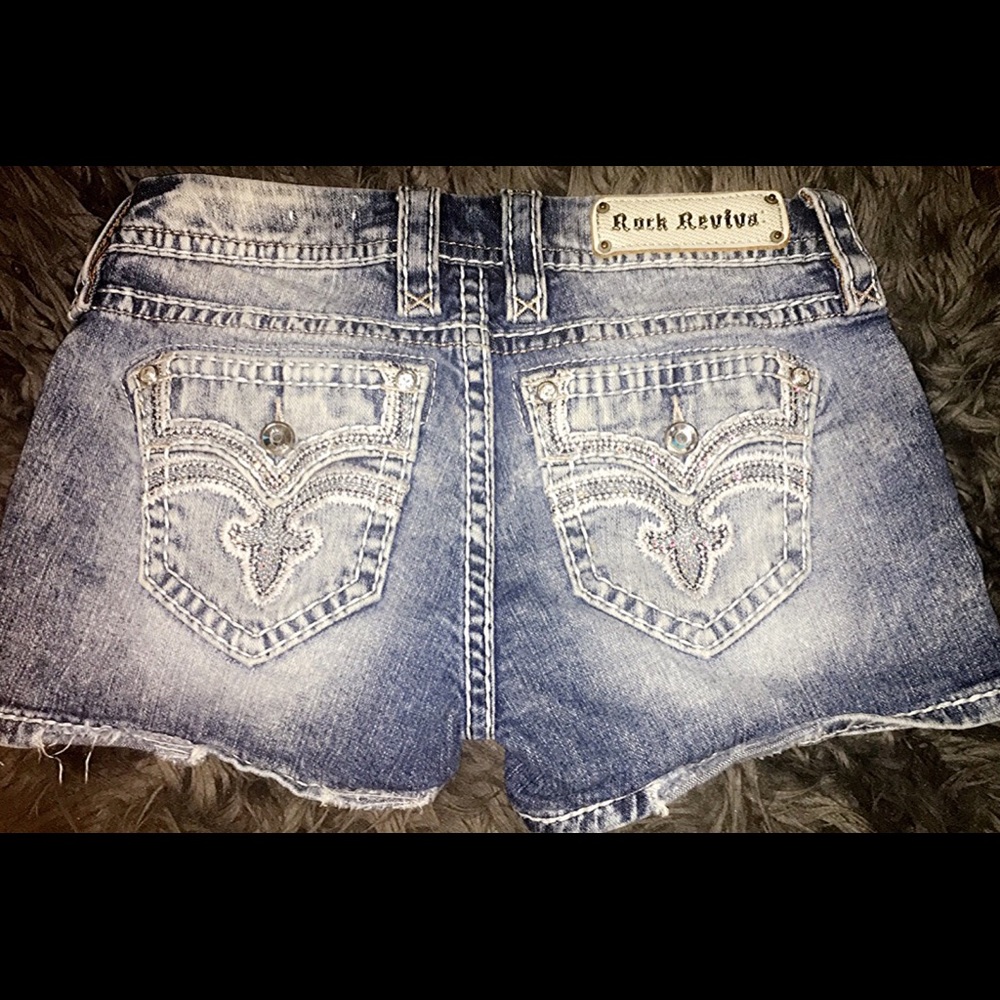 •• ROCK REViVAL JEAN SHORTS ••